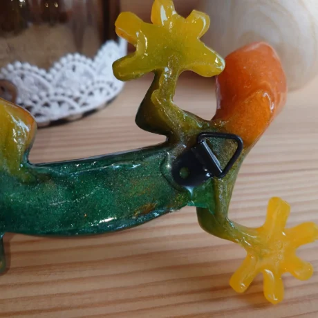 Salamandre vert orange petit monde en résine (3)